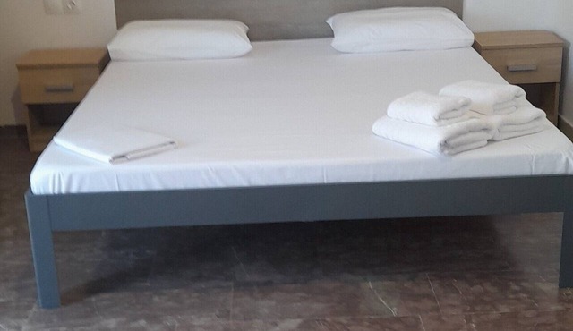 Spacious Room Next to Kalamata Airport, Heart of Messinia in Mikromani