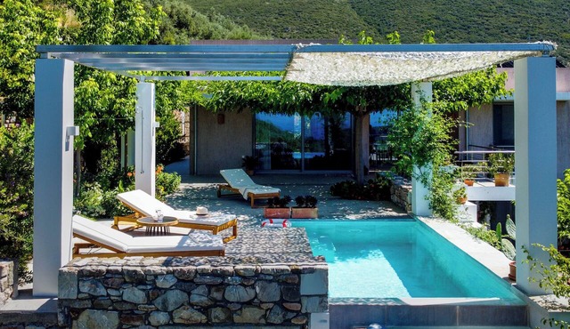 Spacious self-contained accommodation at the foothills of mount Taygetus in Perivolakia