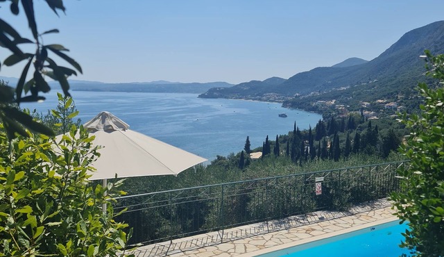 Spacious Villa with private pool and amazing views to the sea