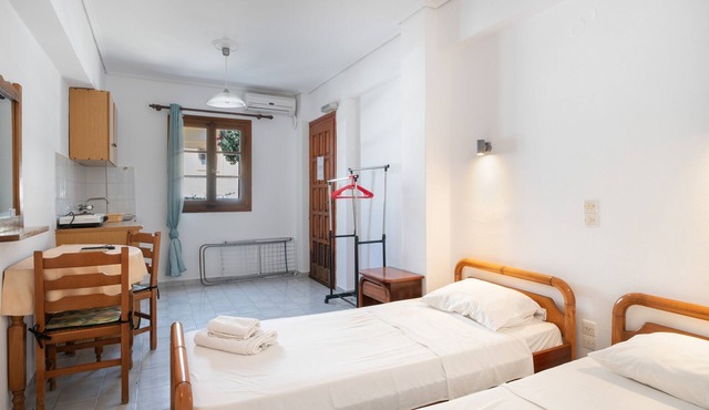 Standard Double Room Apartment with Shared Garden and Wi-Fi in Mpatsi