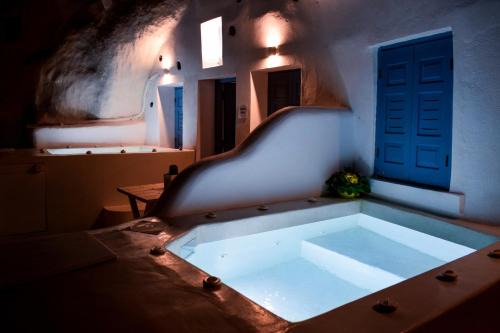 Stoa Cave Villas in Mesaria