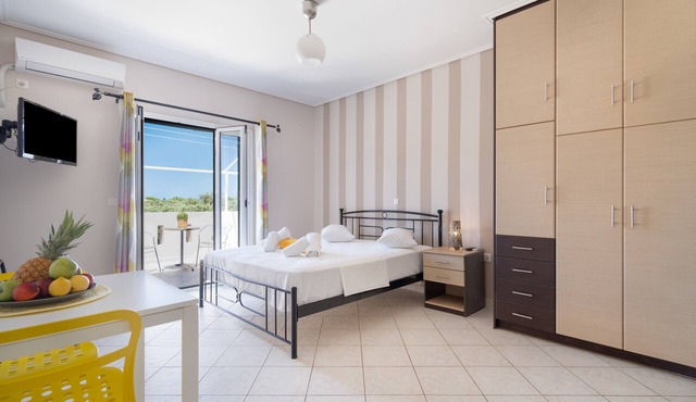 Studio Apartment 'Alexandros 2 Guests B' with Mountain View, Wi-Fi and Air Conditioning