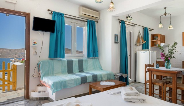 Studio Apartment 'Agnadi' with Sea View, Balcony and Air Conditioning in Serifos
