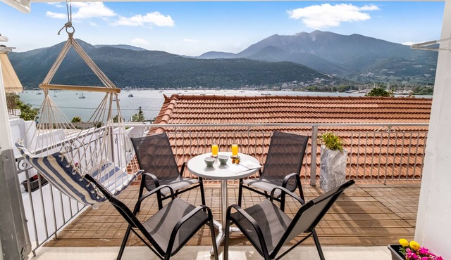 Studio Apartment "Chakalaka 5" with Sea View, Shared Pool & Wi-Fi