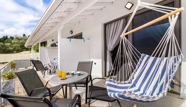 Studio Apartment "Chakalaka 3" with Sea View, Shared Pool & Wi-Fi