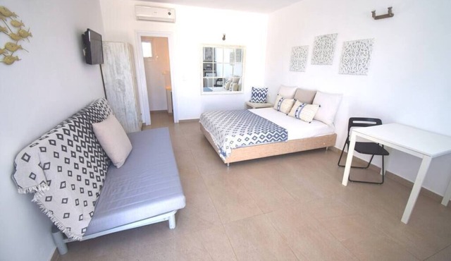 Studio apartment for 3 people, with private