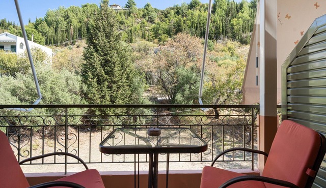 Studio Apartment 'Nontas Homes 36' with Mountain View, Wi-Fi and Air Conditioning in Kalamitsi