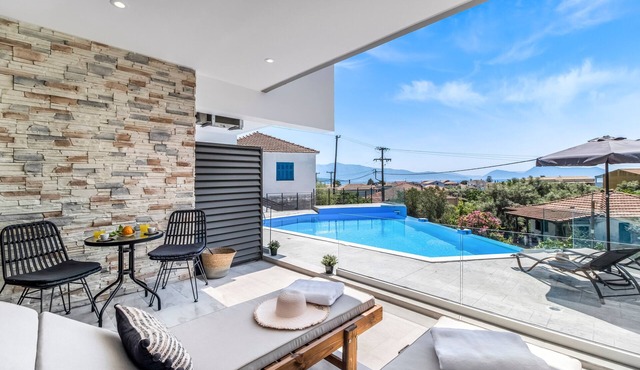 Studio Apartment 'Oceanida Penelope Lyxury Suite' with Sea View, Wi-Fi and Air Conditioning