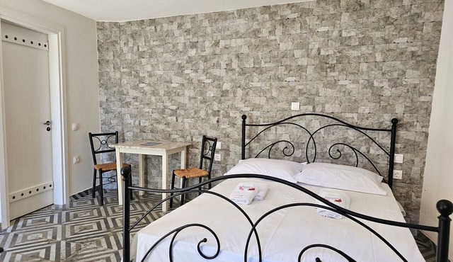 Studio Apartment 'Politimi N8' with Mountain View, Wi-Fi and Air Conditioning