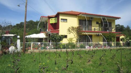 Studios Ermis in Kalamitsi