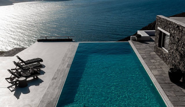 Stunning newly renovated Five * Family Villa with ultimate view and privacy