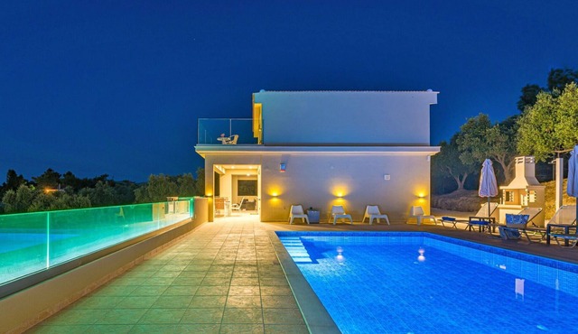 Stunning private villa with A/C, WIFI, private pool, TV, terrace, panoramic view and parking in Zakynthos