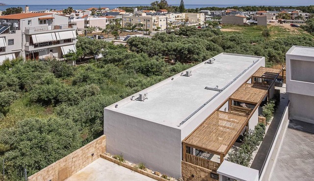 Stylish Retreat with Jacuzzi in Chania