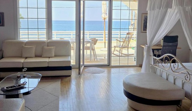Suite in front of the sea in Kanali