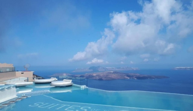 Suites of the Gods Cave Spa Hotel in Megalochori Caldera