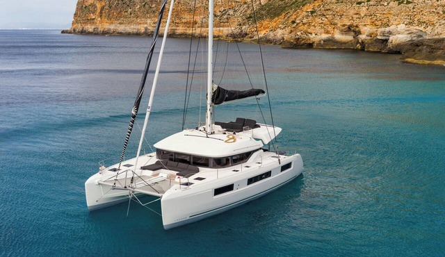 Sun-Kissed Sailing Adventure in Islas Sarónicas