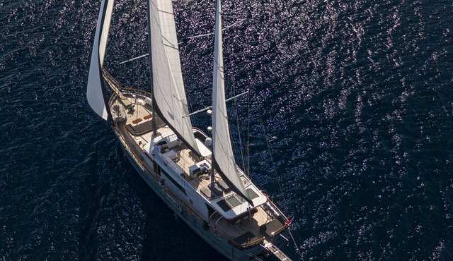 Sun-Kissed Sailing Adventure in Islas Sarónicas