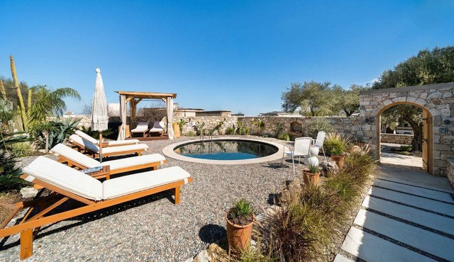 SunKeramos Retreat -Free*Heated Pool Private Villa in Phylaki