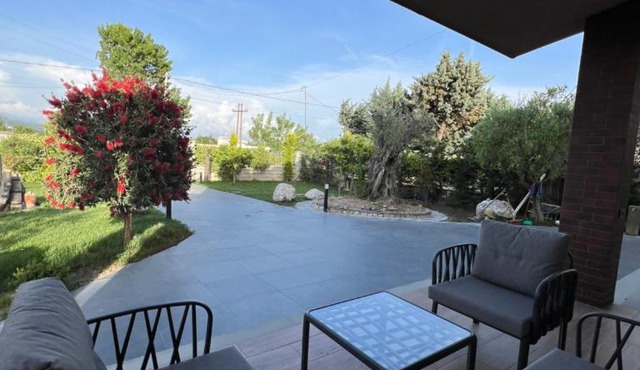 SunnySide Private Riverside Villa in Draç
