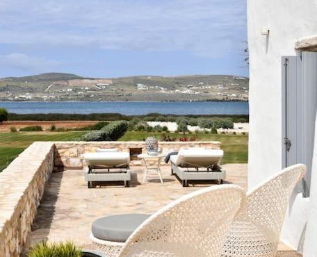 Sunray Pounta Paros Beachfront Villa near Kitesurf in Kampos Paros