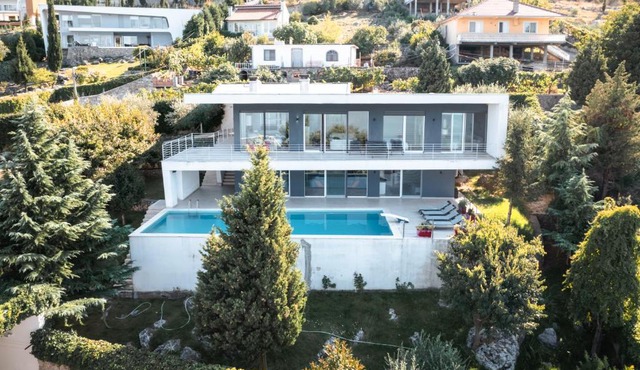 Sunrise - The Twin Villa by PikHost in Shirokë