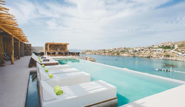 Super Paradise Hotel in Super Paradise Beach