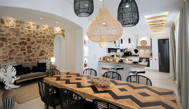 Superior 3 Bedrooms Luxurious Apartment in the heart of Naxos Town