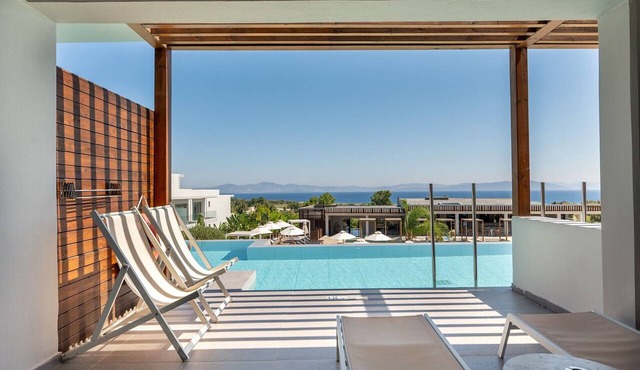 Superior Double Room with Swim-up Sharing Pool - Sea View
