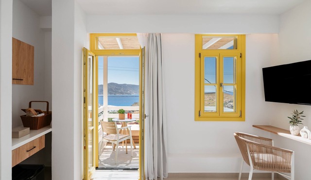 Superior Suite with Private Pool and Seaview in Kimolos