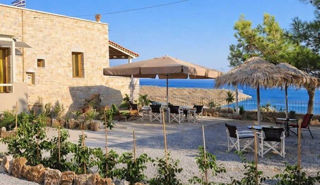 Tainaros Rooms - Beachfront Sunny Getaway