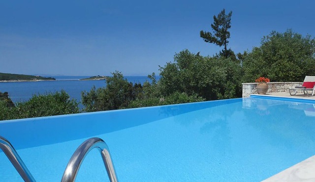 The Artist's House - One Bedroom Villa, Sleeps 2