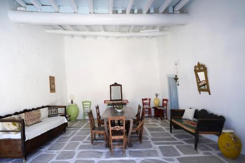 The Castle House, a Living Museum in Ios Chora