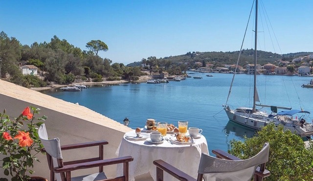 The Harbour House - One Bedroom Villa, Sleeps 2