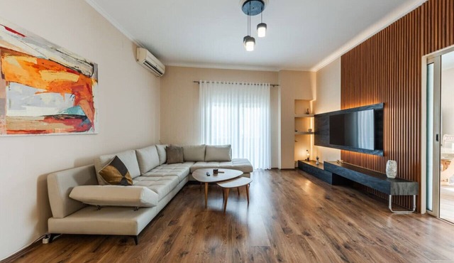 The Old-Clock Apartment by PikHost in Shkodër