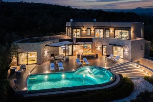 The Olive Retreat Villa pool treehouse sleeps 10