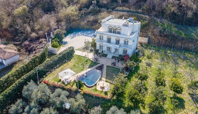 The Secret Garden Villa in Durrësi