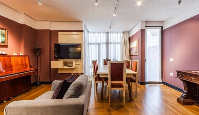Tirana Skyline | 5BR Near Air Albania Stadium by PikHost in Tiranë