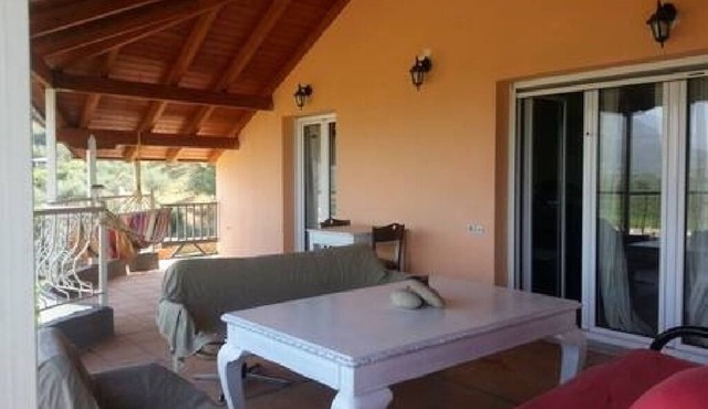 Top floor apartment,5’away from Acheron Springs.3bedroom 45sq.facing terrace