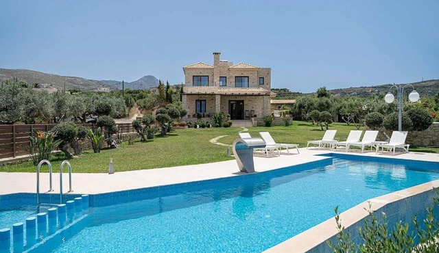 Traditional Crete Villa | Villa Horizon | 3 Bedrooms | Private Pool & Ouotdoor
