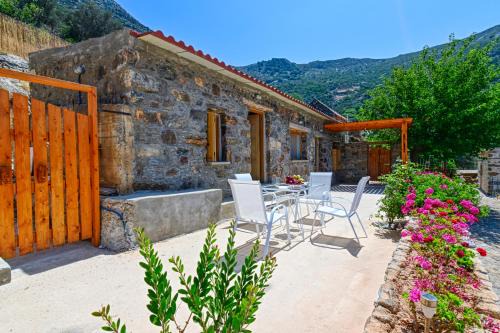 Traditional Stone House with Mountain & Sea Views "KeramotisDream" in Keramotí