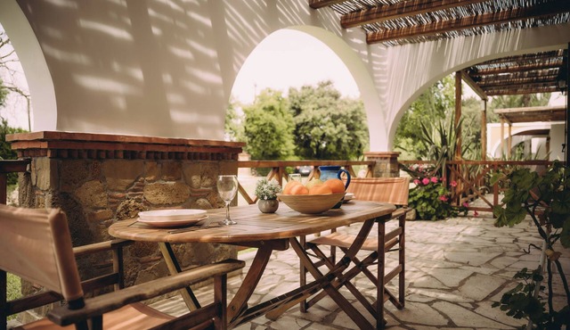 Trikalioti's Lush Estate Apt Afrodity, Palouki, Greece