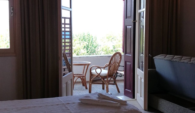 Troyan Hill Studios with Panoramic View and Great Balcony in Petra