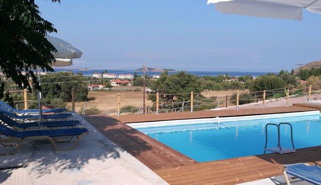 Troyan Hill Type Mais Νο 2, Garden, Panoramic View & Pool for 2 to 5 adults in Petra