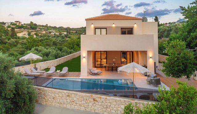 VaMa Luxury Living-8BR Design Villa with Heated Pool and Playroom in Episkopi Rethymnou