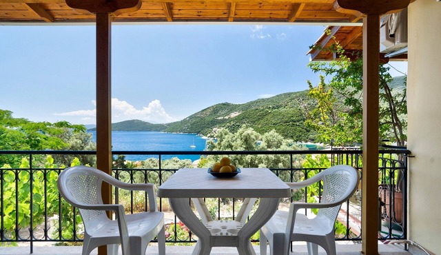 Vardia Studio A Holiday Apartment with Sea View, Wi-Fi & Balcony