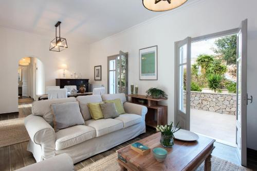 Verde Olive Three-Bedroom Holiday Home by Konnect