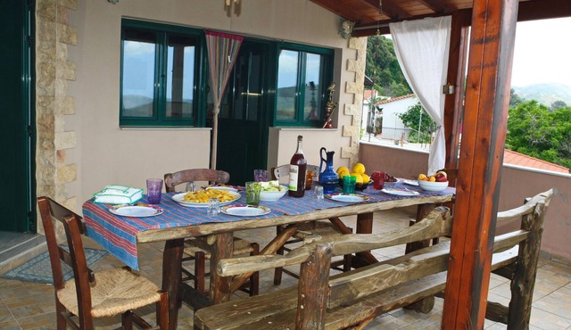 Vgorada, Cretan house in Νature