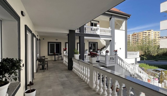 VILA AARON in Durrës