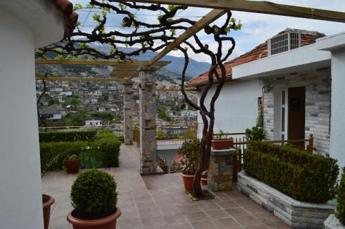 VILA SS KEKEZI in Gjirokastër