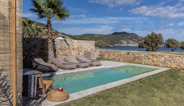 Villa 3 – Family Stone Villa for 6 with Private Pool & Sea Views by the Beach in Petries